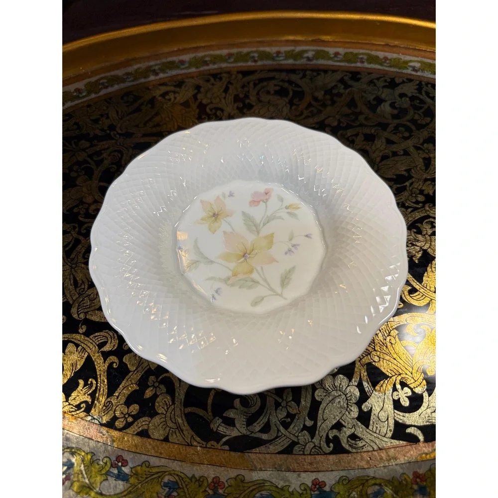 Mikasa Bone China Plate Pastel Garden 82055 Floral Dish‎ with Scalloped Edge